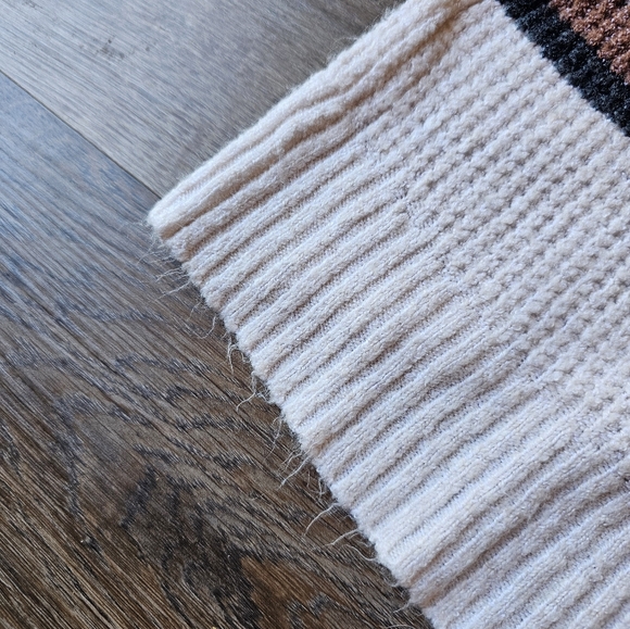 American eagle oversized V neck soft ivory brown and black striped sweater sz M - Picture 11 of 11